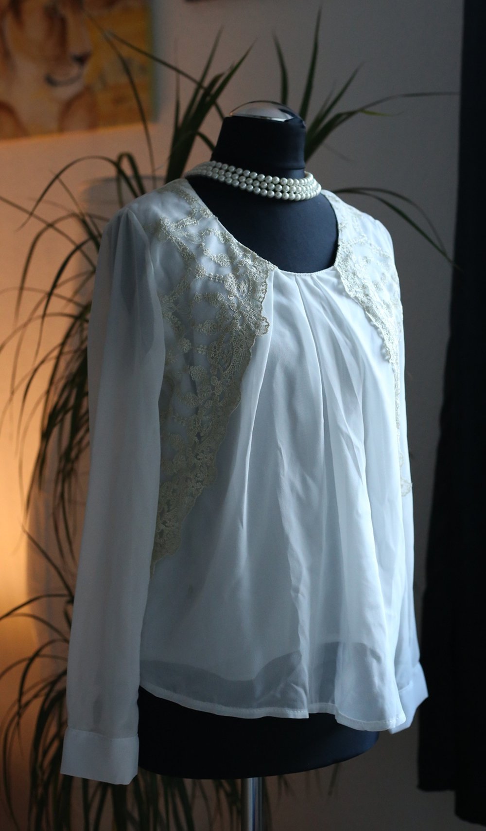 Weiße Bluse goldene Spitze 34 XS Chiffon