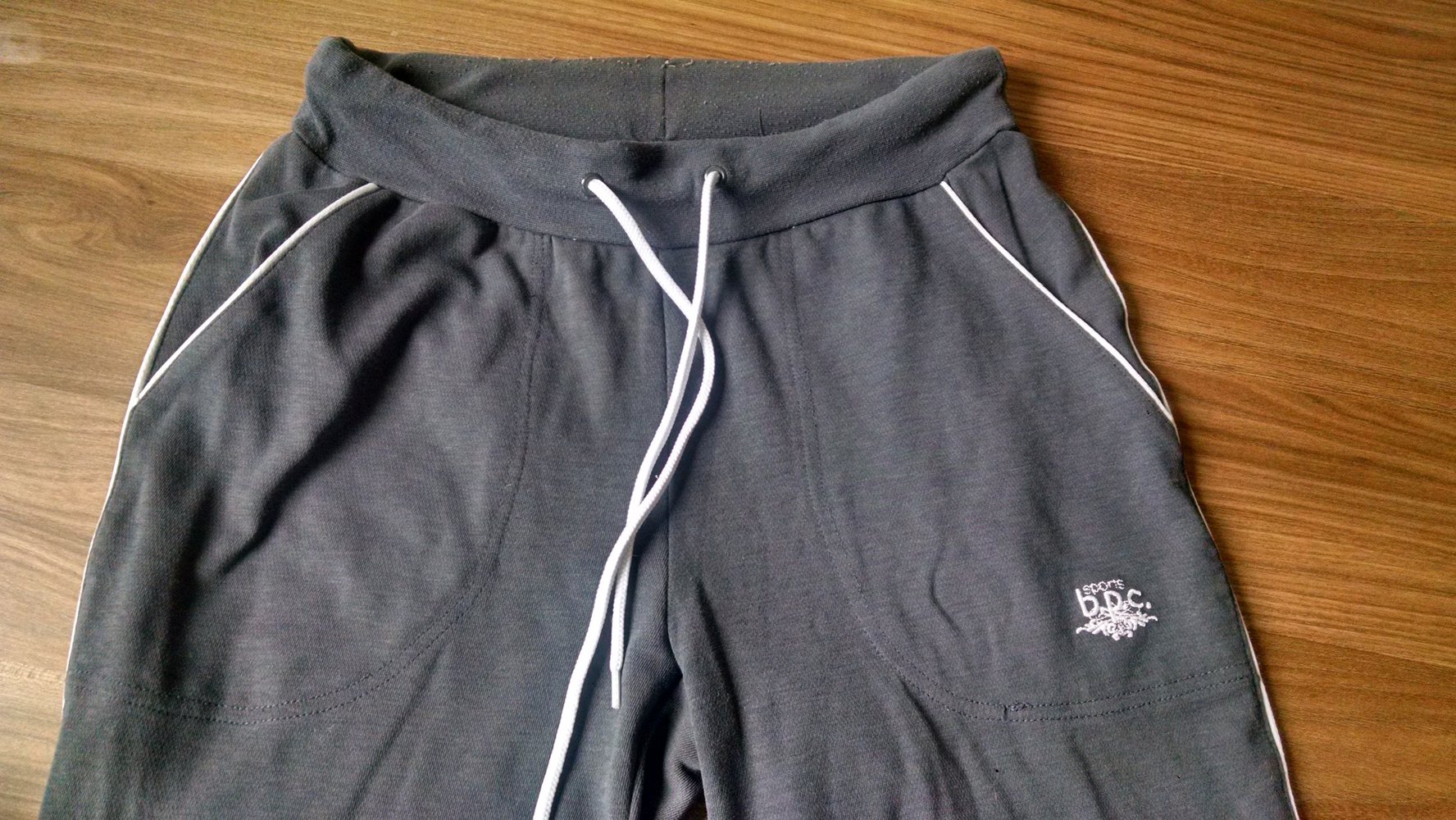 Lange Sporthose/Jogginghose Gr. 36/38 mit weißen Streifen