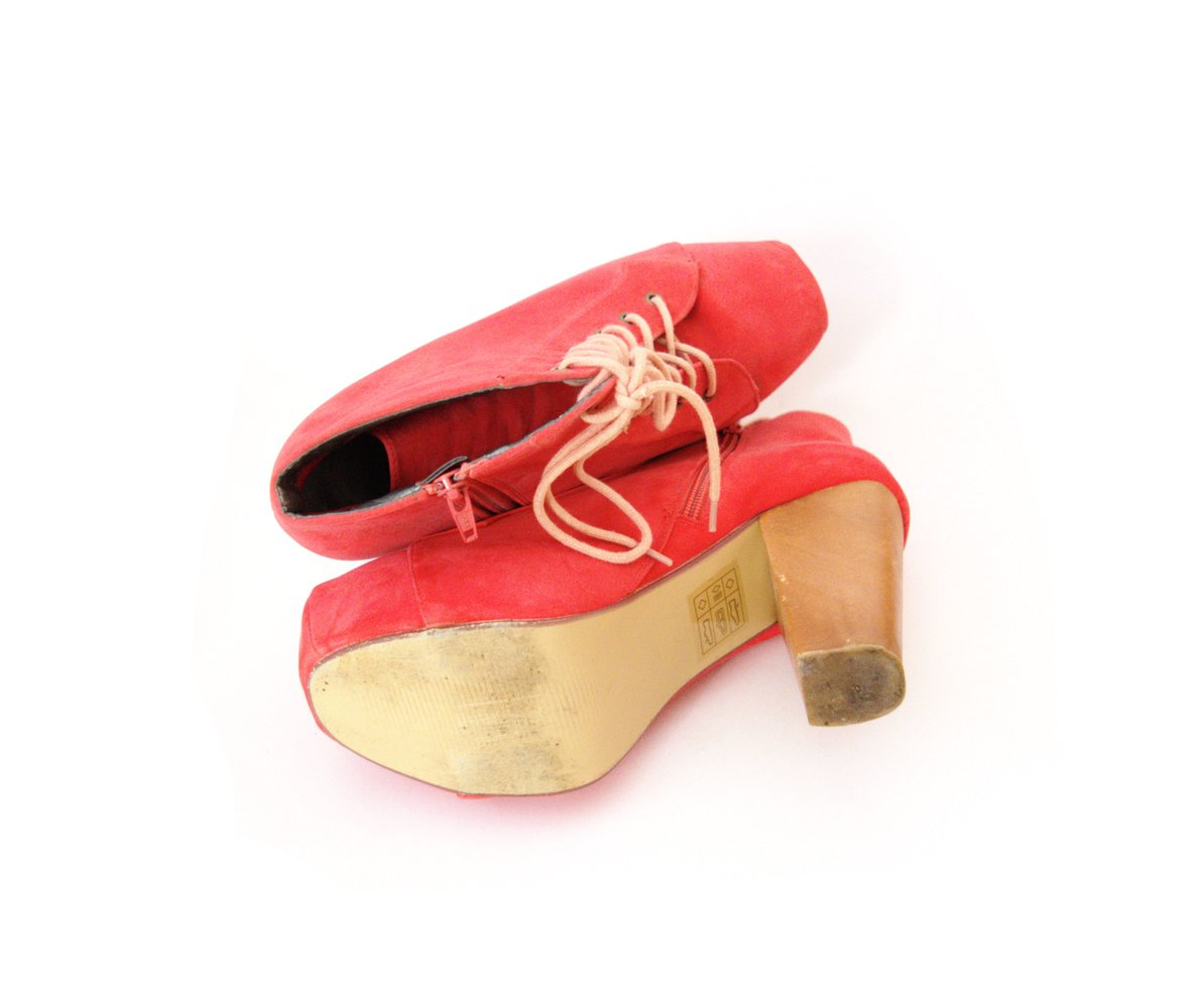 Korallenfarbene Plateaustiefeletten Gr. 40 Litas Schnürung Holzabsatz vegan