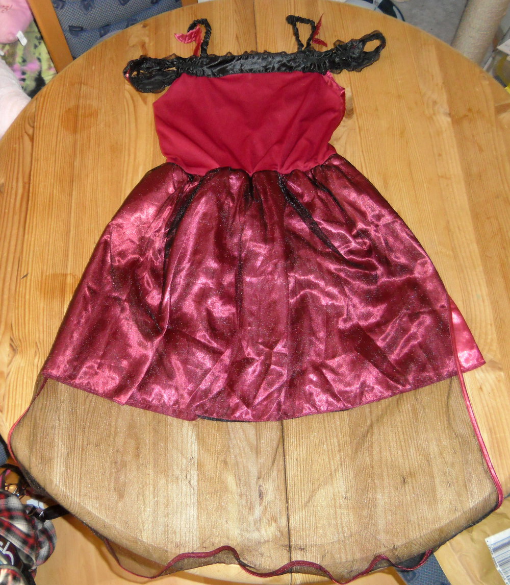 Tesco -schönes Kostüm Gr.11-12y ca 146/152 