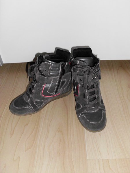 Graue Wedges/ Keilstiefeletten/ Sneaker