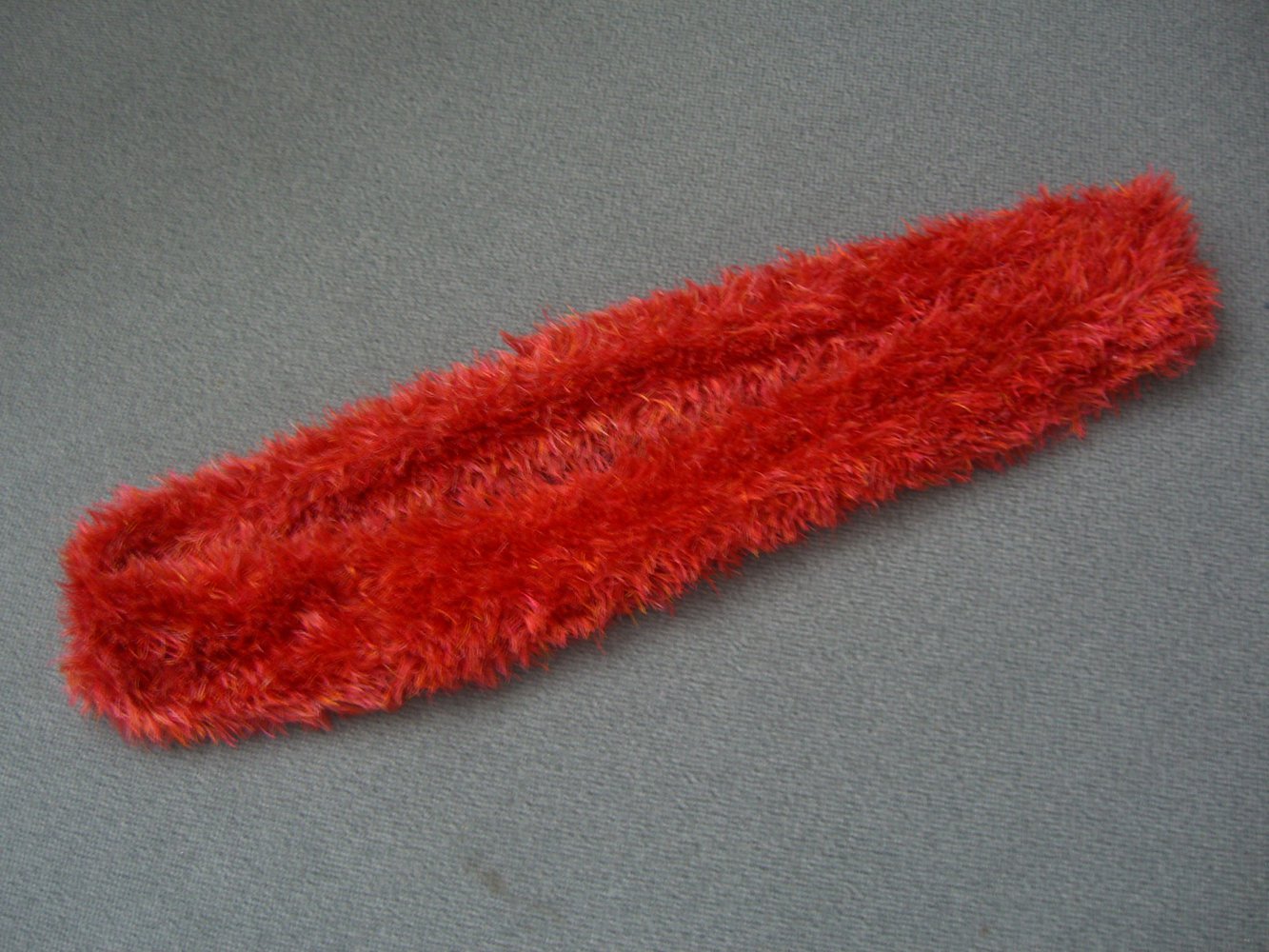 Kuscheliger Schauchschal mit Franseneffekt