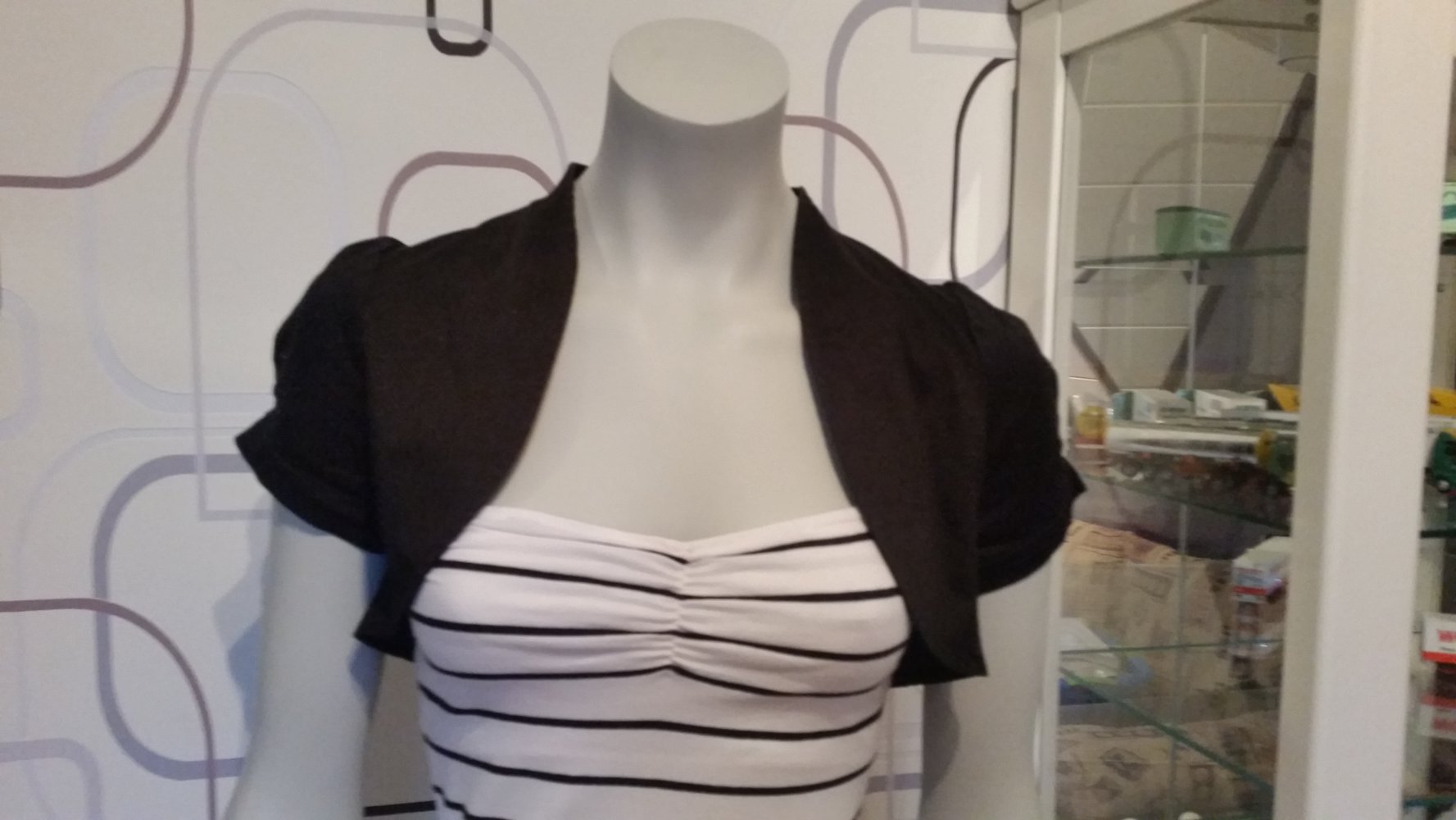 schöner schwarzer Bolero