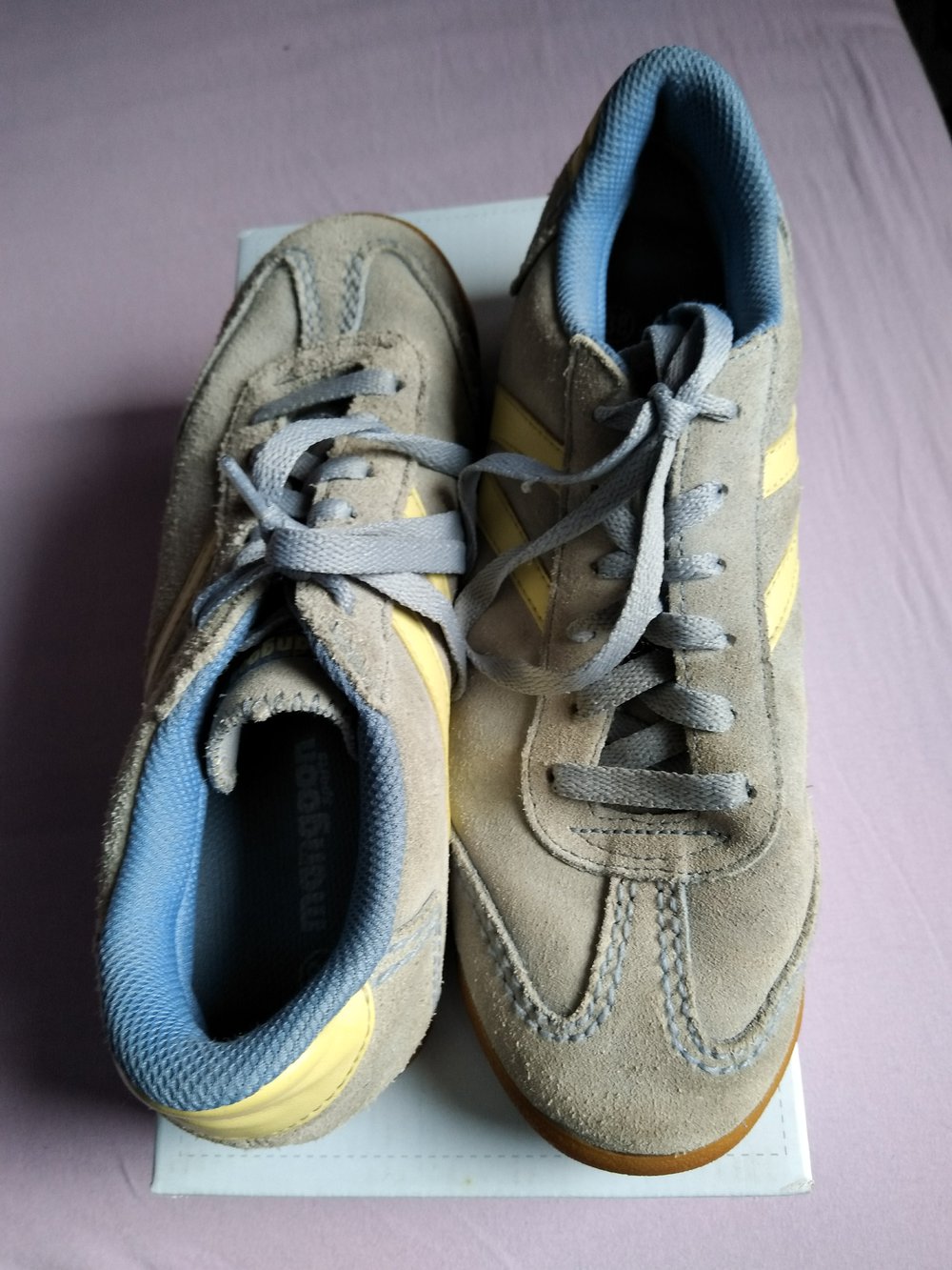 Sportschuhe für die Halle