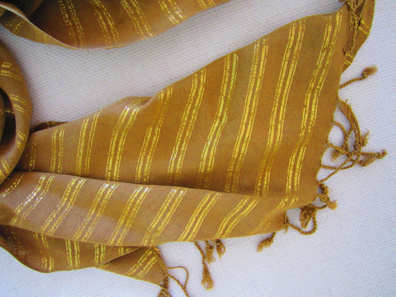 Braun-goldenes Halstuch / Schal mit goldenen Streifen