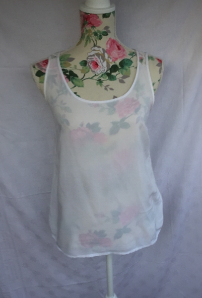 Weißes Top mit Spitze