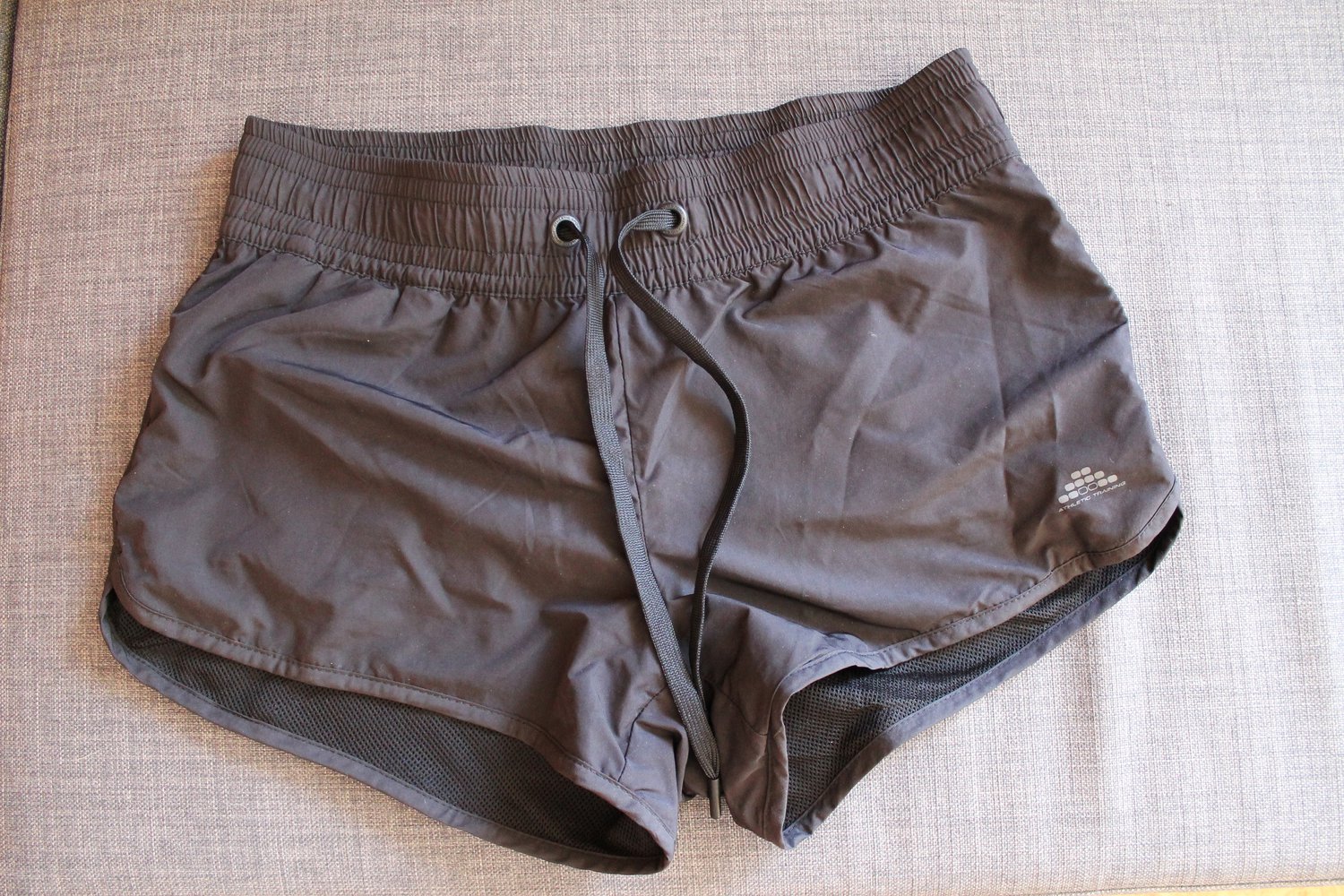 kurze Sporthose schwarz