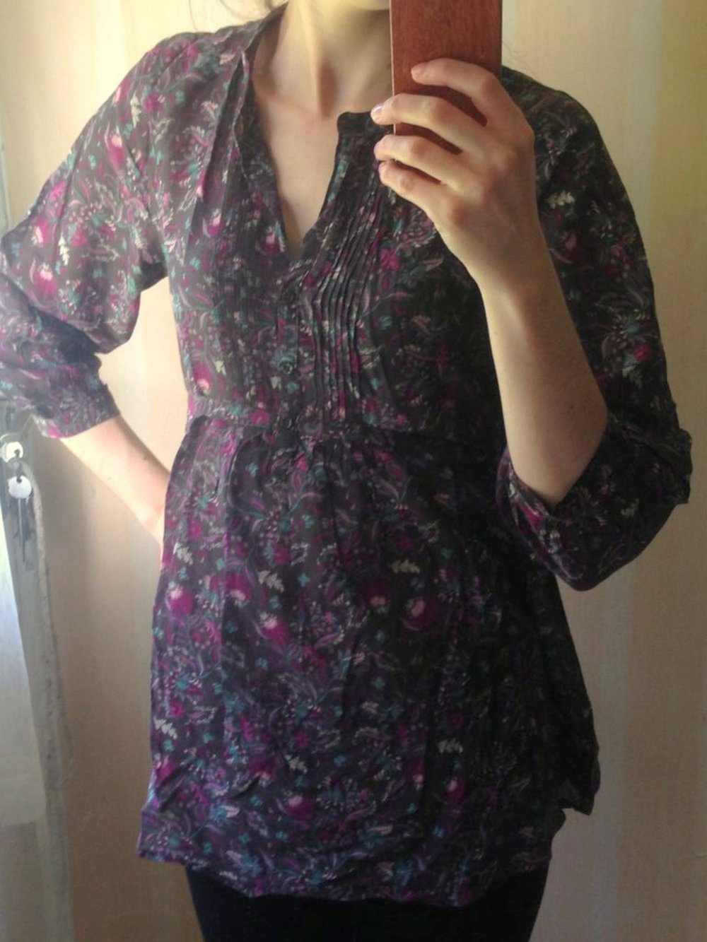 Tolle Bluse mit lila Blumenmuster