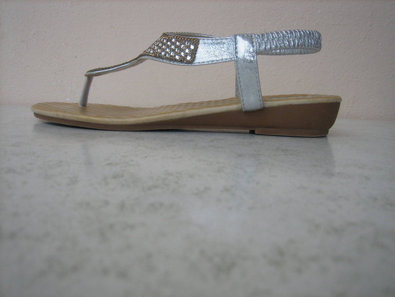 Superedle Sandaletten Gr. 39, Zehensteg-silber/gold, Straßsteine
