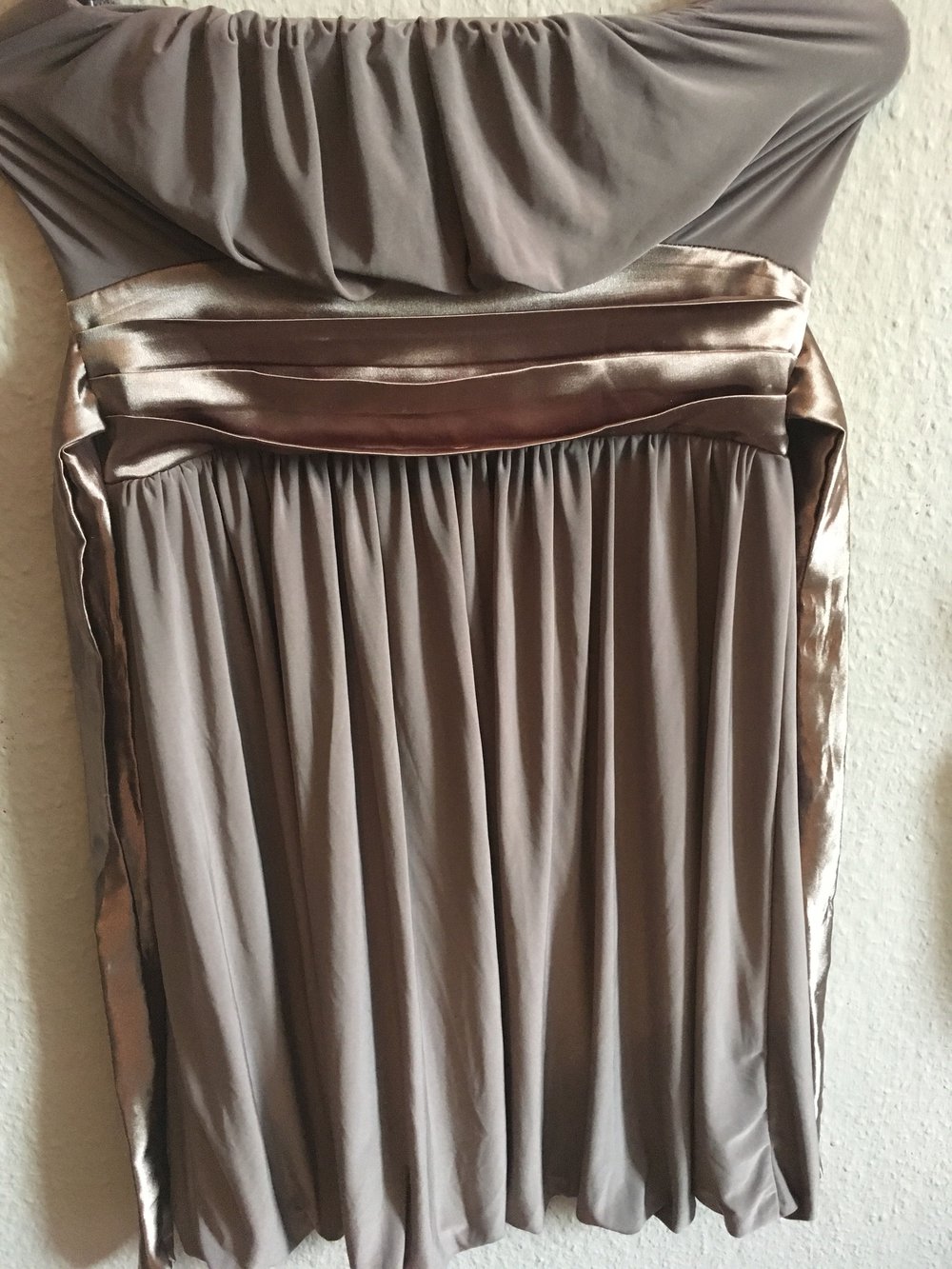 Kleid in taupe