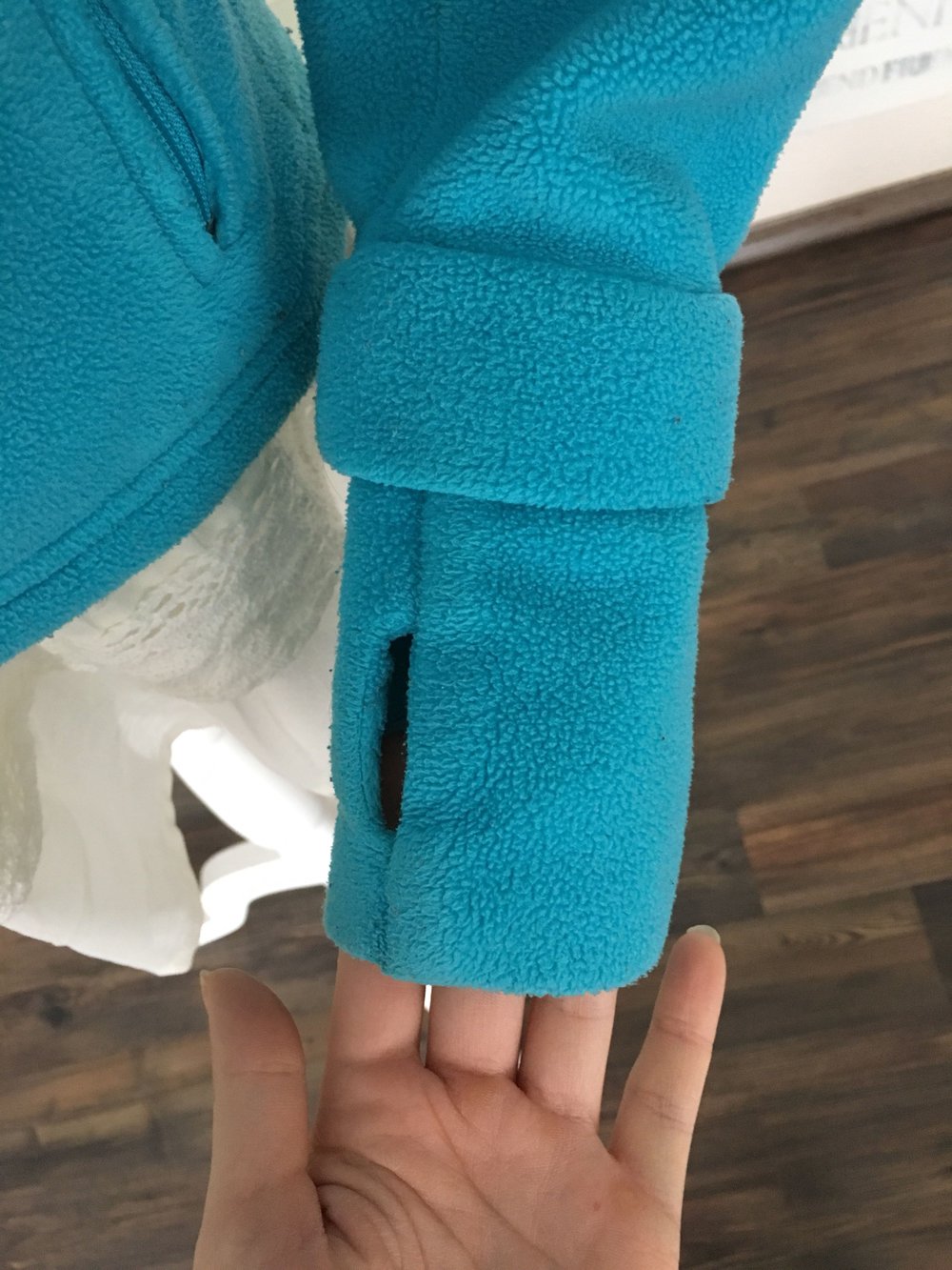 Schöne blaue Fleecejacke mit Bench Aufdruck 