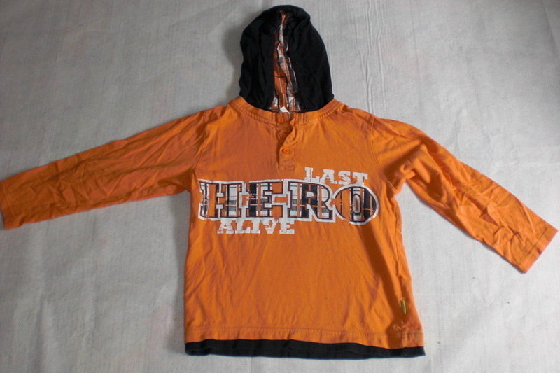 Shirt mit Kapuze Gr. 116/122