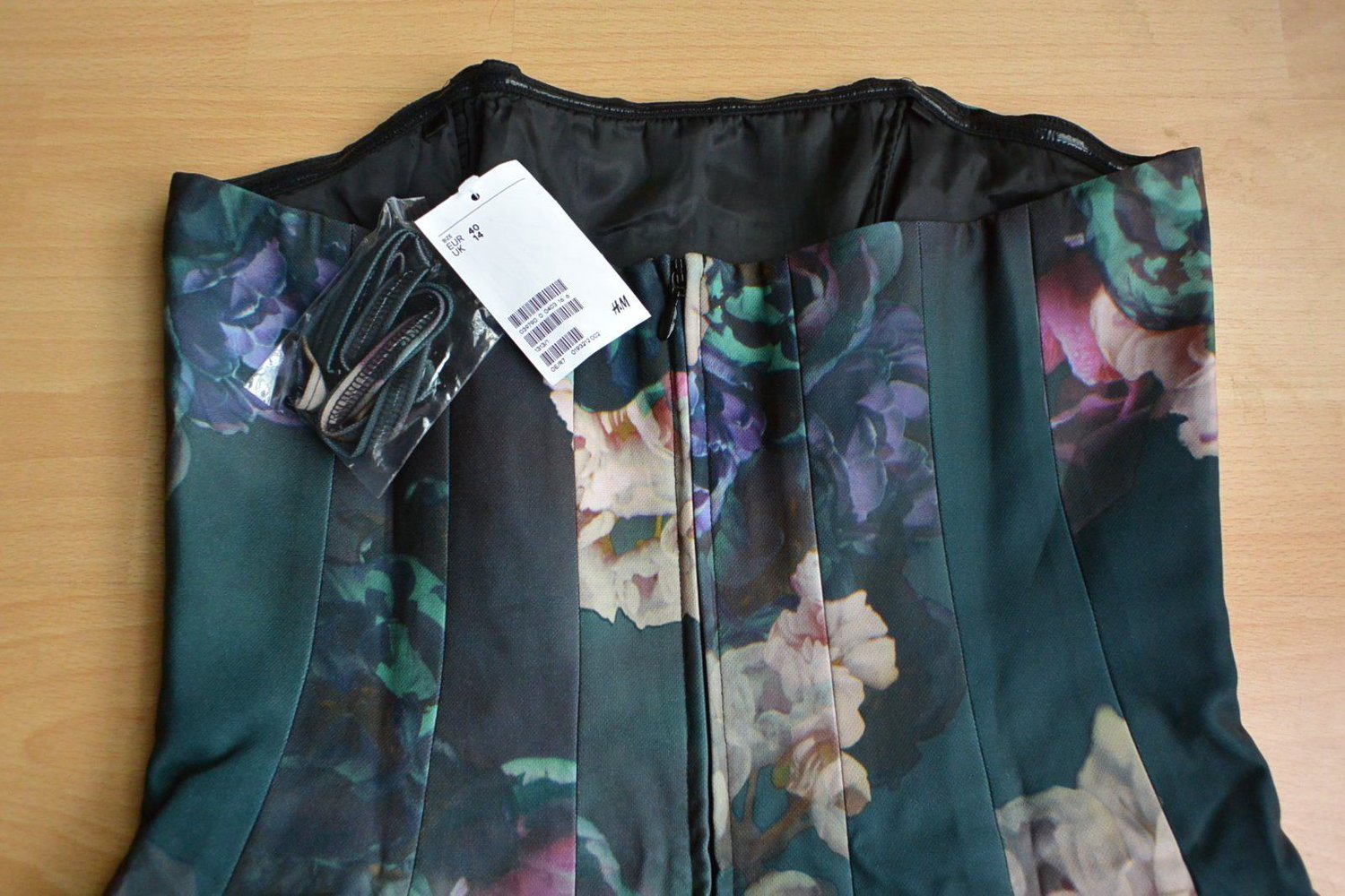 Neu** Schickes H&M Cocktail/ Abendkleid / Bandeaukleid Größe 38/40