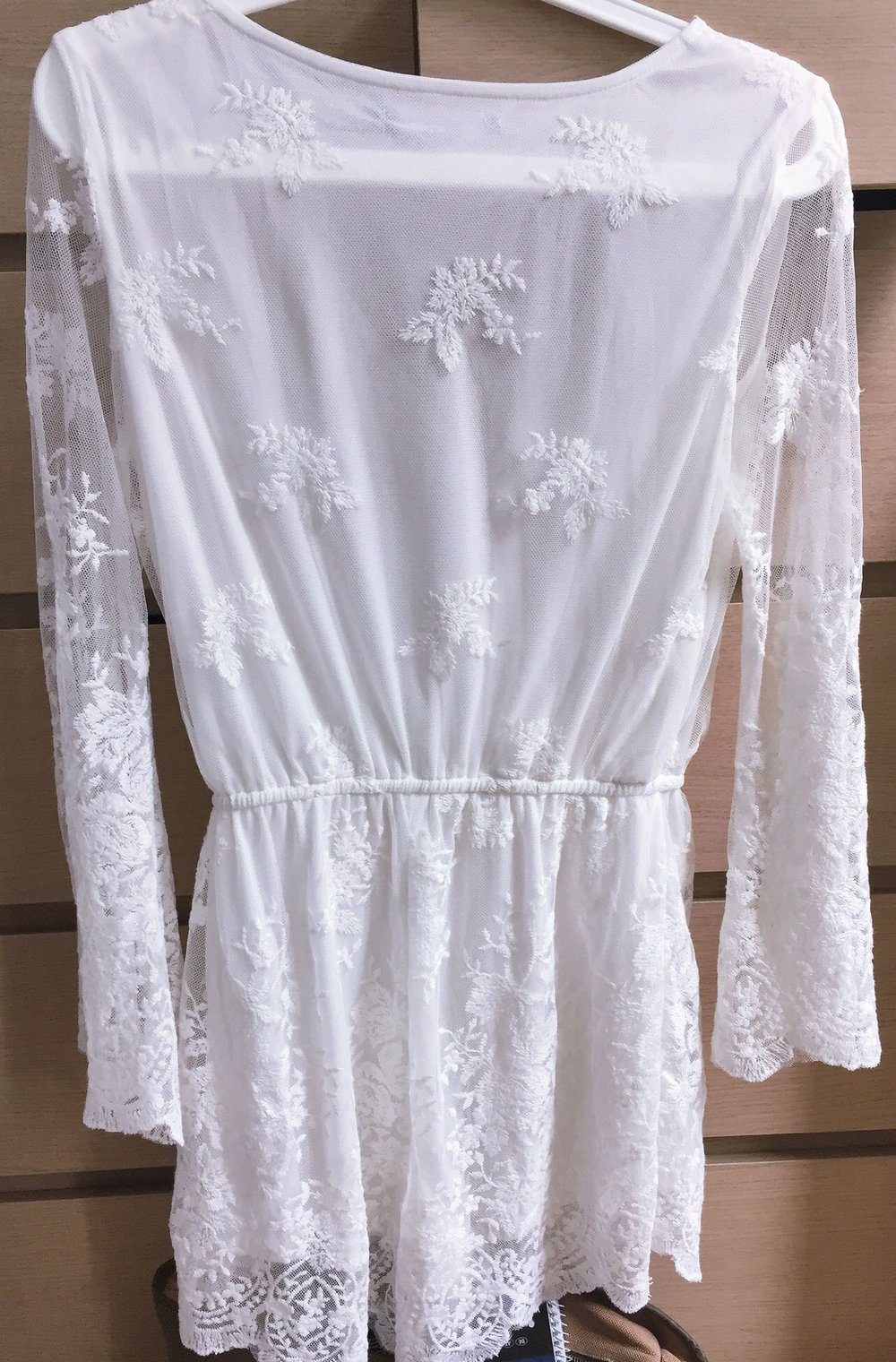 Jumpsuit Weiss Spitze Blumen bestickung süß Sommer playsuit