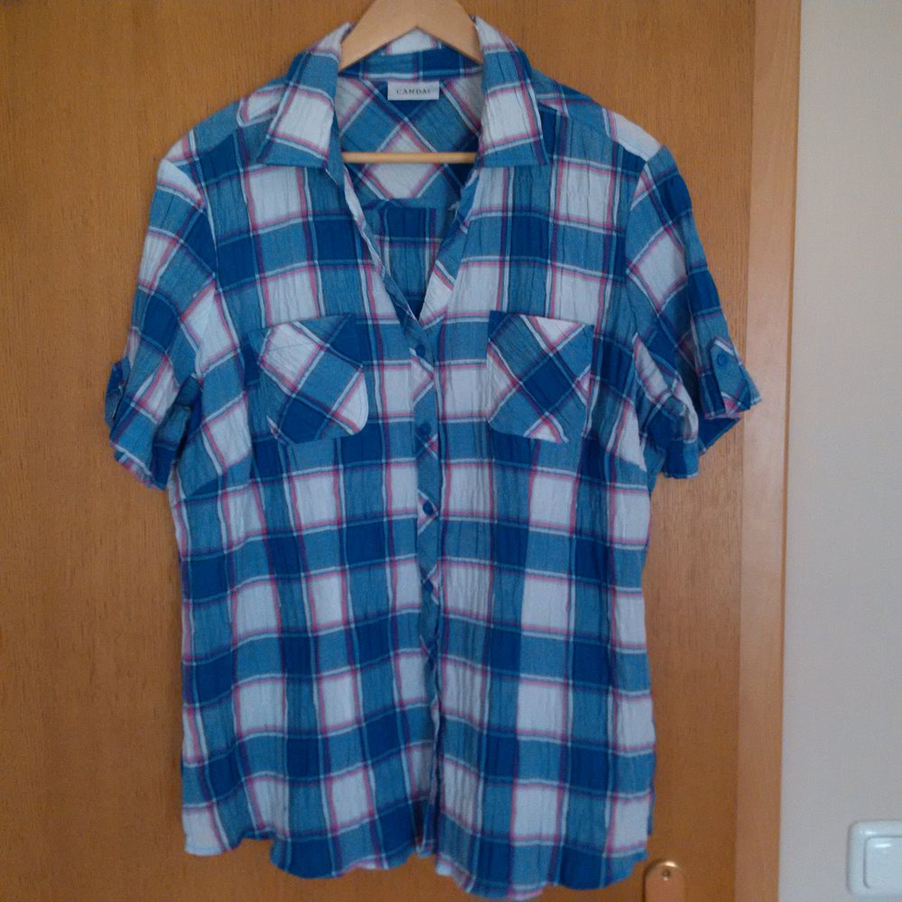 Rosa-blau karierte Bluse