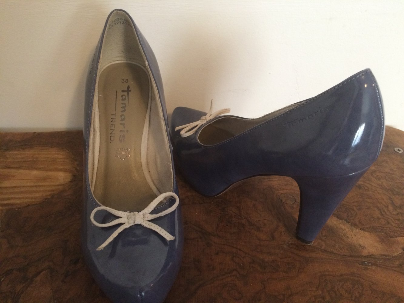blaue Pumps Lack blaugrau mit Schleife