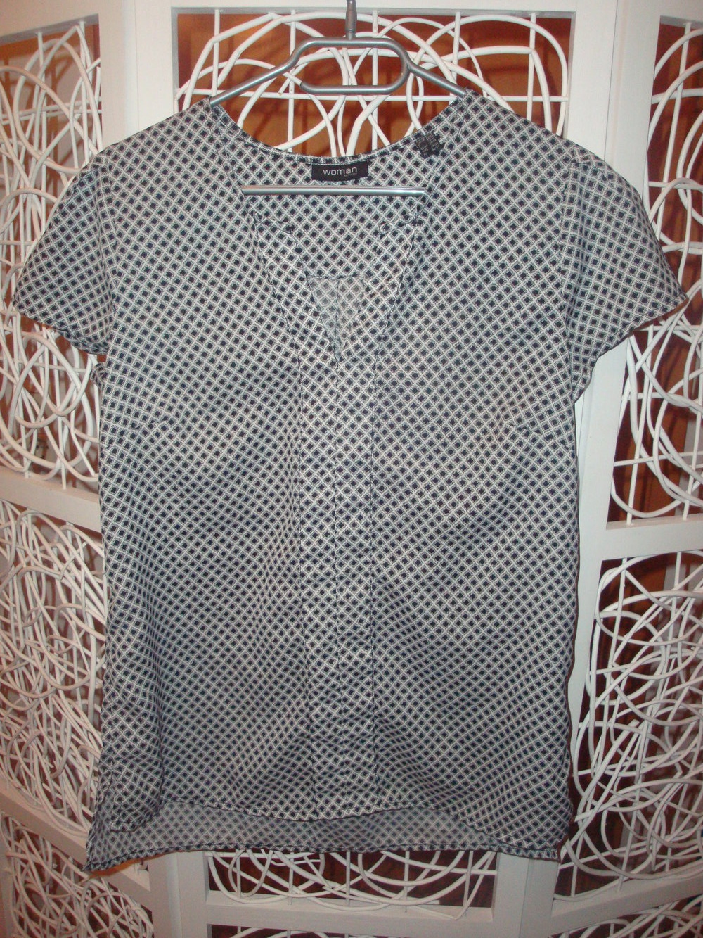 schwarz-weißes Blusenshirt