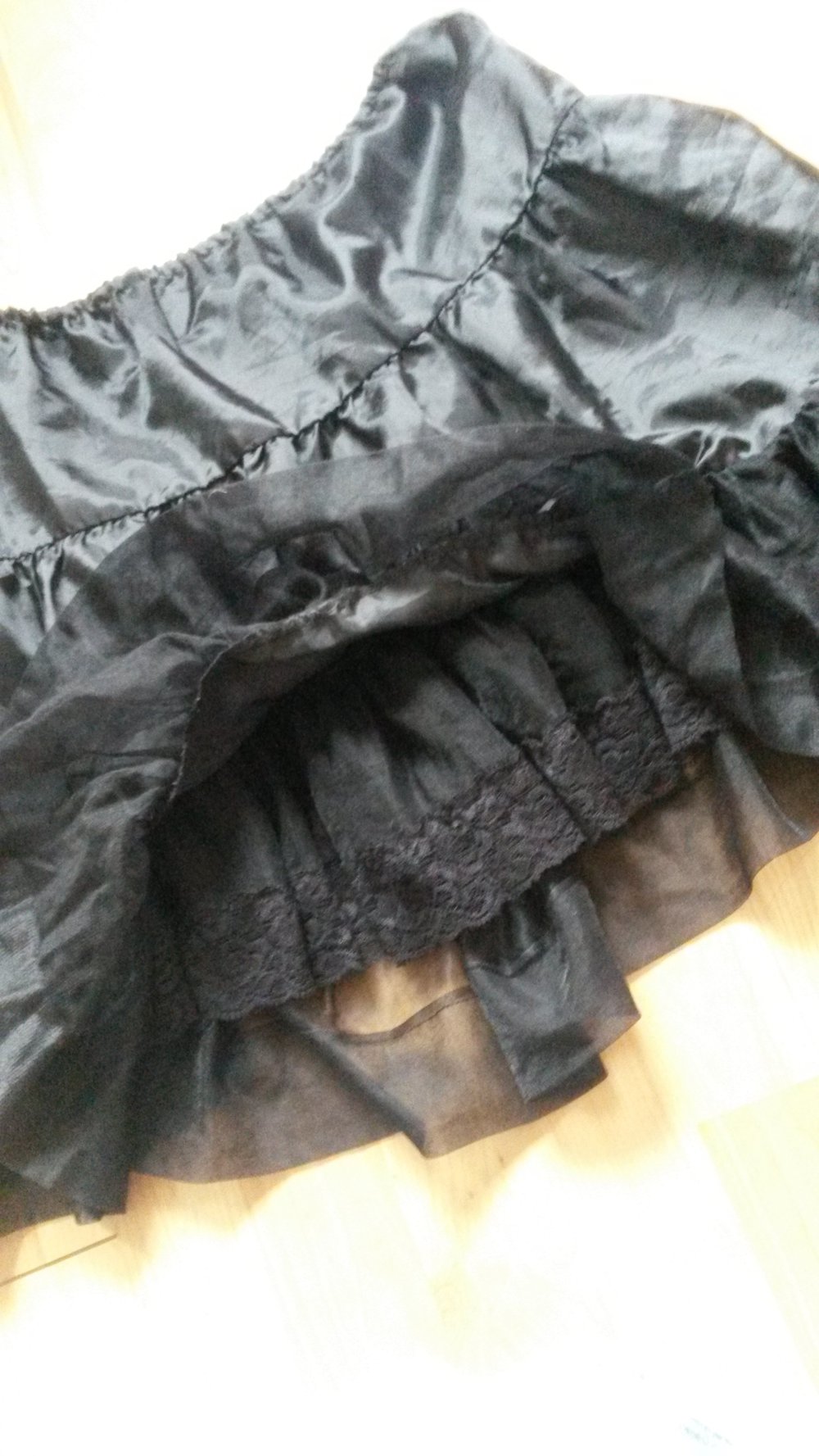 Schwarzer Rock mit Spitze Gr. 36