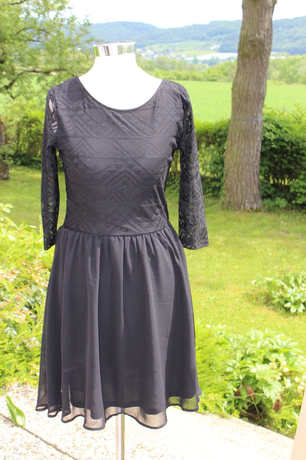 schwarzes elegantes Kleid