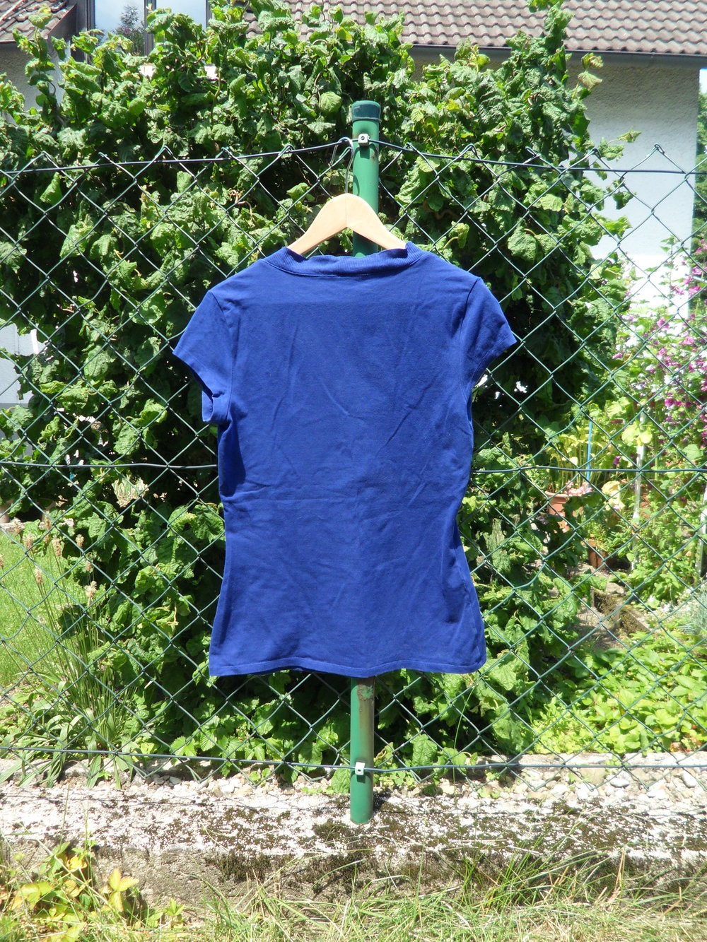 T-Shirt in royal blau