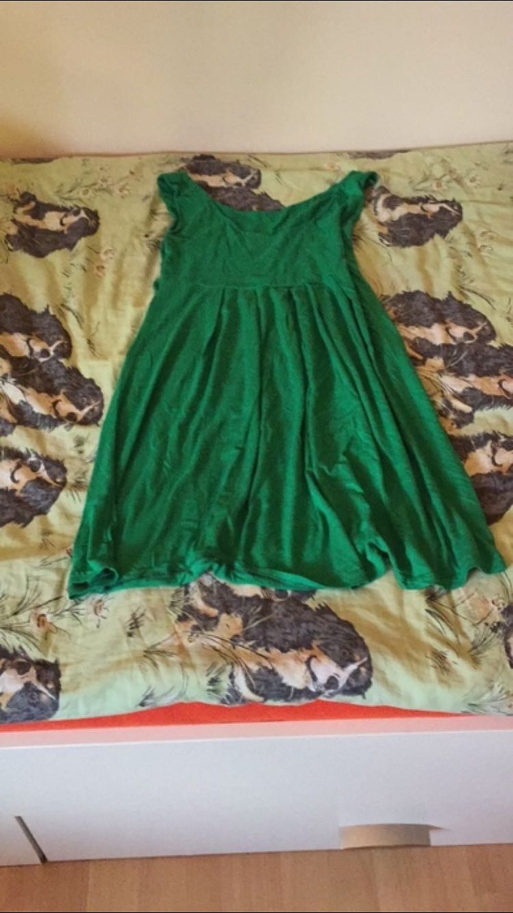 Schönes grünes Kleid.