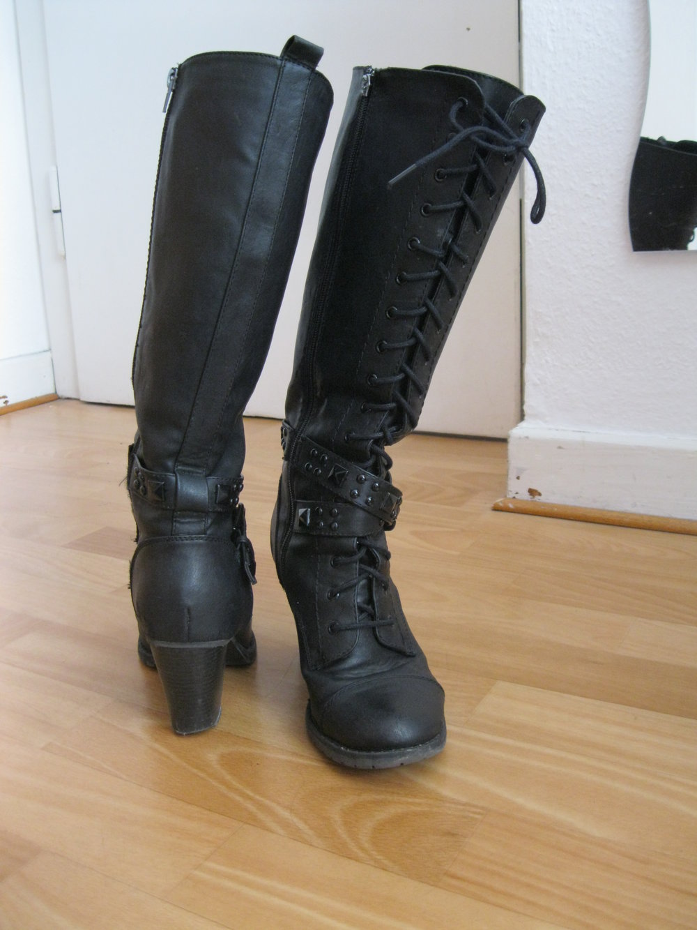 Schnürstiefel mit Reißverschluss / mit Nieten, Riemen und Schnallen