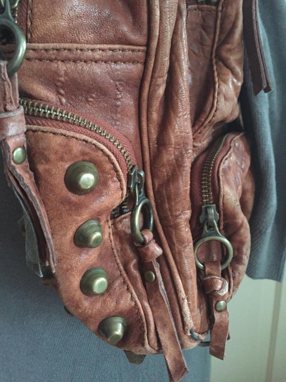 Ledertasche terracotta mit vielen Nieten