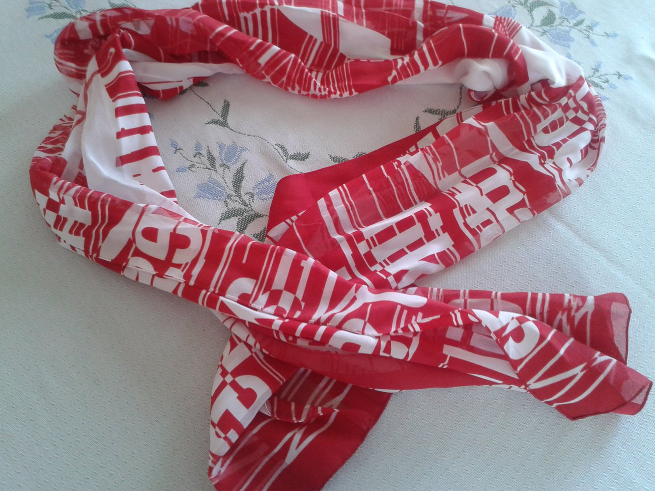 Tuch weiß rot leicht