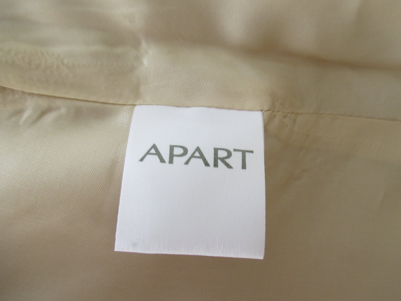 edler Falten Rock von Apart, creme beiger Farbton, chintzartiges Material, Gr. 36 , Neu mit Etikett, A - Linie