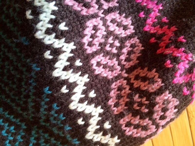 Bommelmütze Ohrenmütze Braun pink weiß Bommeln Hut Wollmütze

Süße warme Mütze in braun mit schönem Muster und Bommeln
Innen mit Fleece, sehr warm
Eher für kleinere Köpfe zu empfehlen
Bommelmütze Ohrenmütze Braun pink weiß Bommeln Hut Wollmütze
Süße 