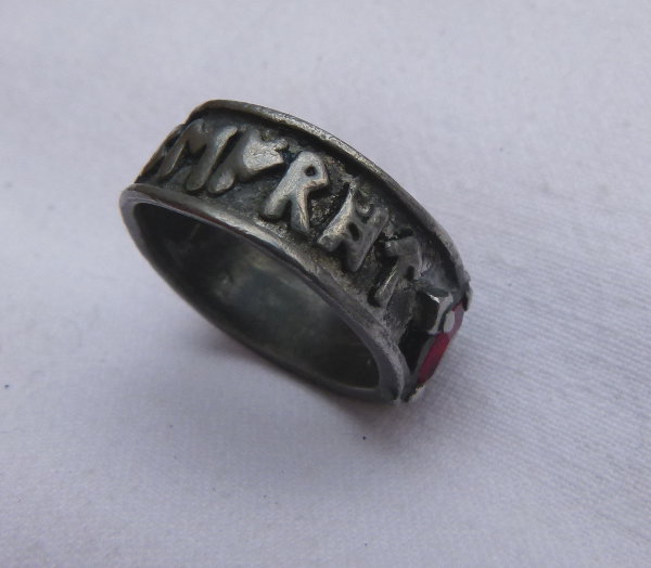 Alchemy Gothic-Set Sarg-Kette und Runen-Ring, silbern mit blutrotem Steinen