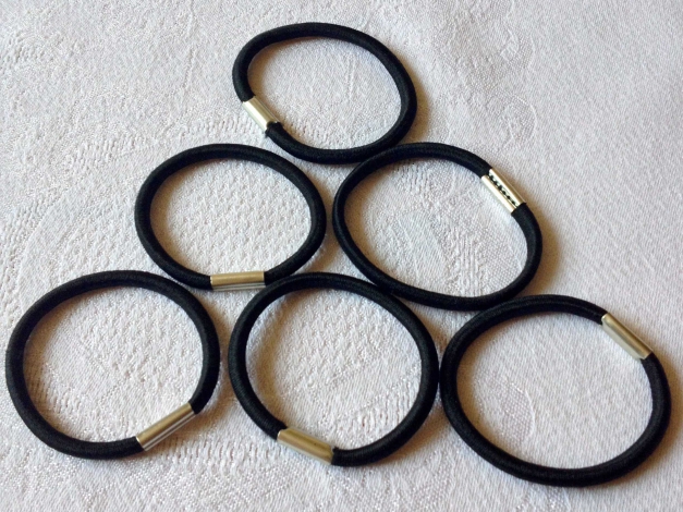 Fünf neue Haargummis