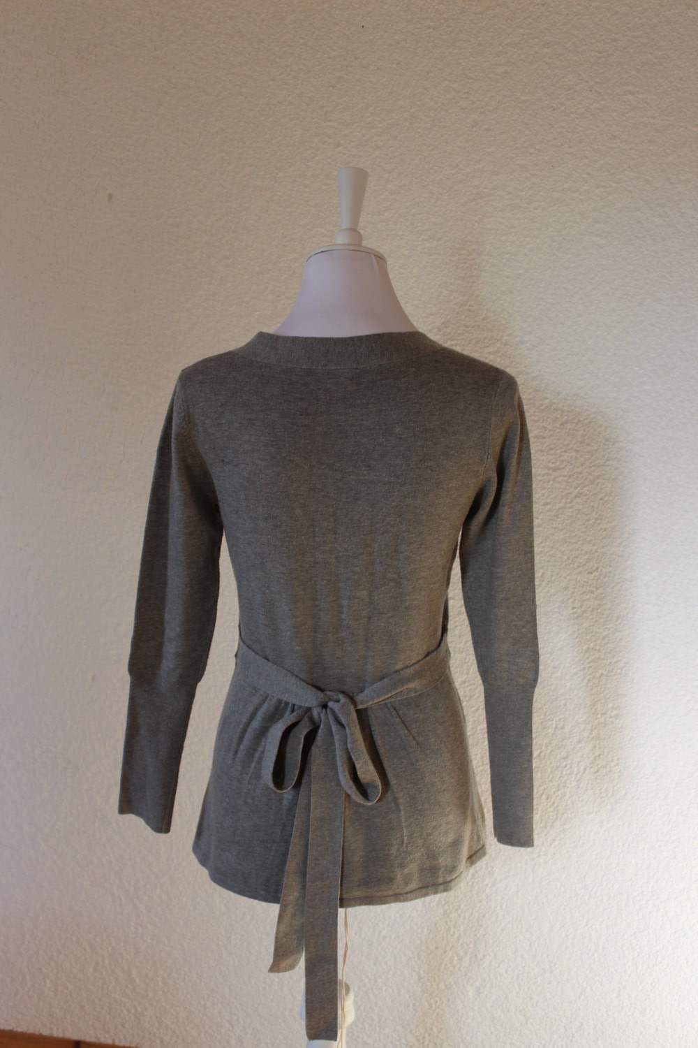 Schöner Pullover für die Herbst- und Winterzeit