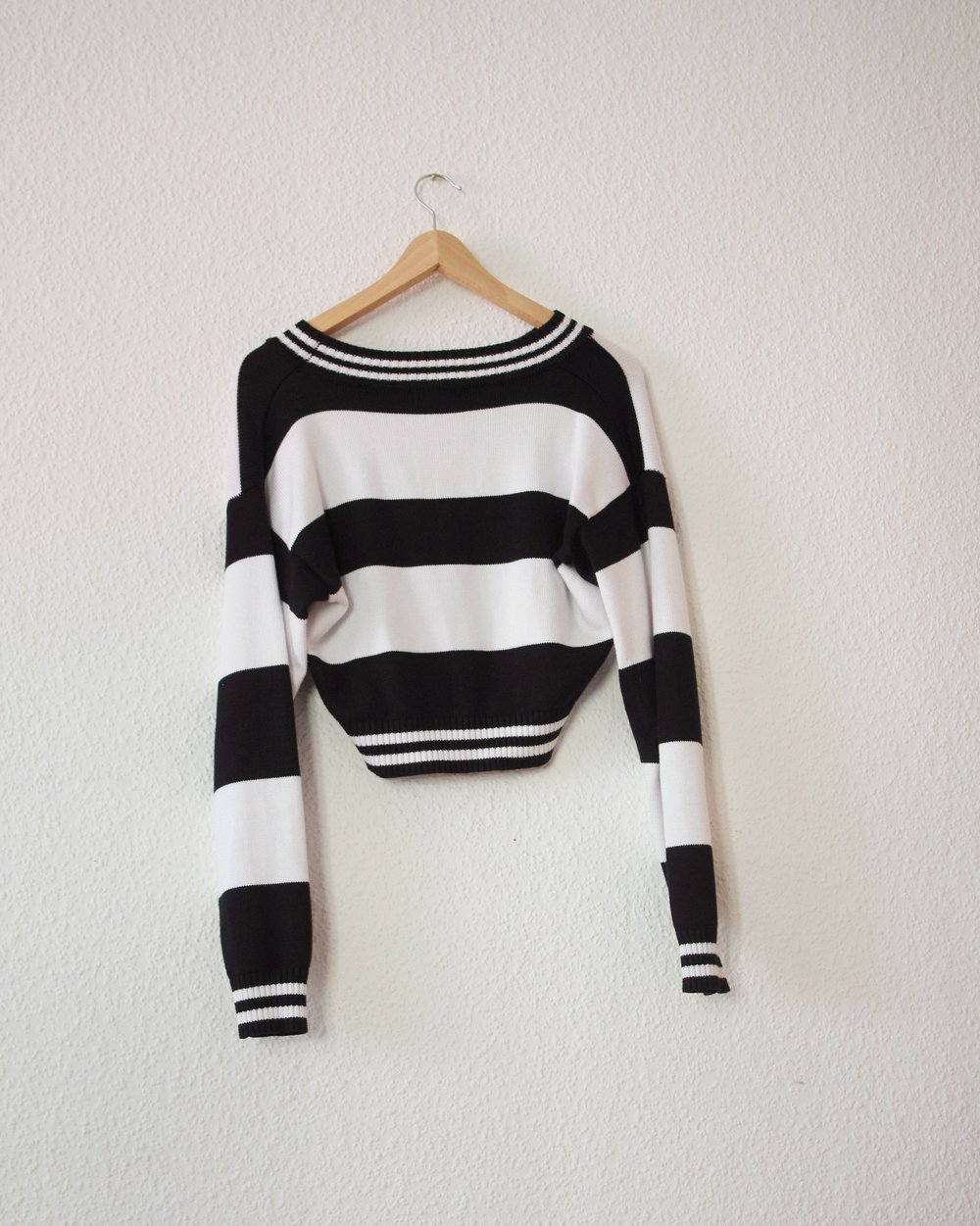 Schwarz weiß gestreifter cropped Strickpulli Gr. M 70er retro Nastygal