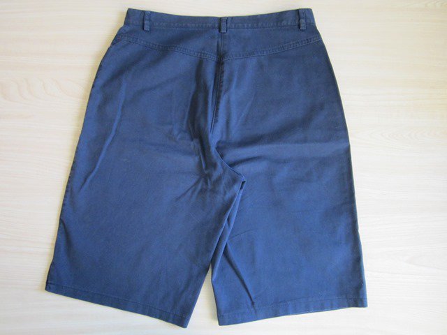 Marineblaue Bermuda-Shorts
