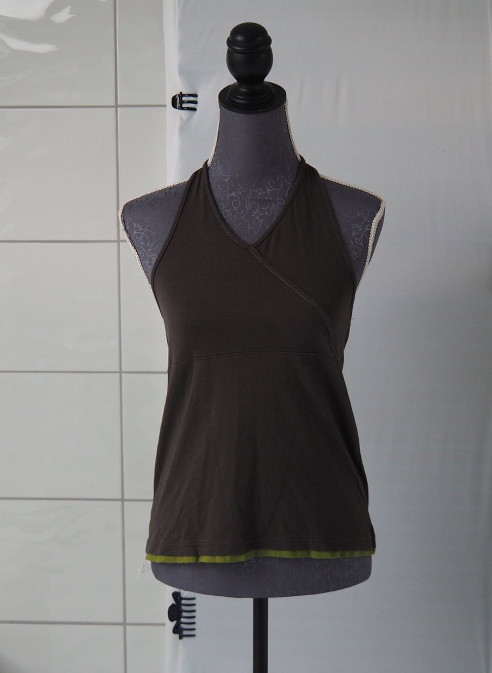 Neckholdertop in dunkelgrün und grün Gr. 164