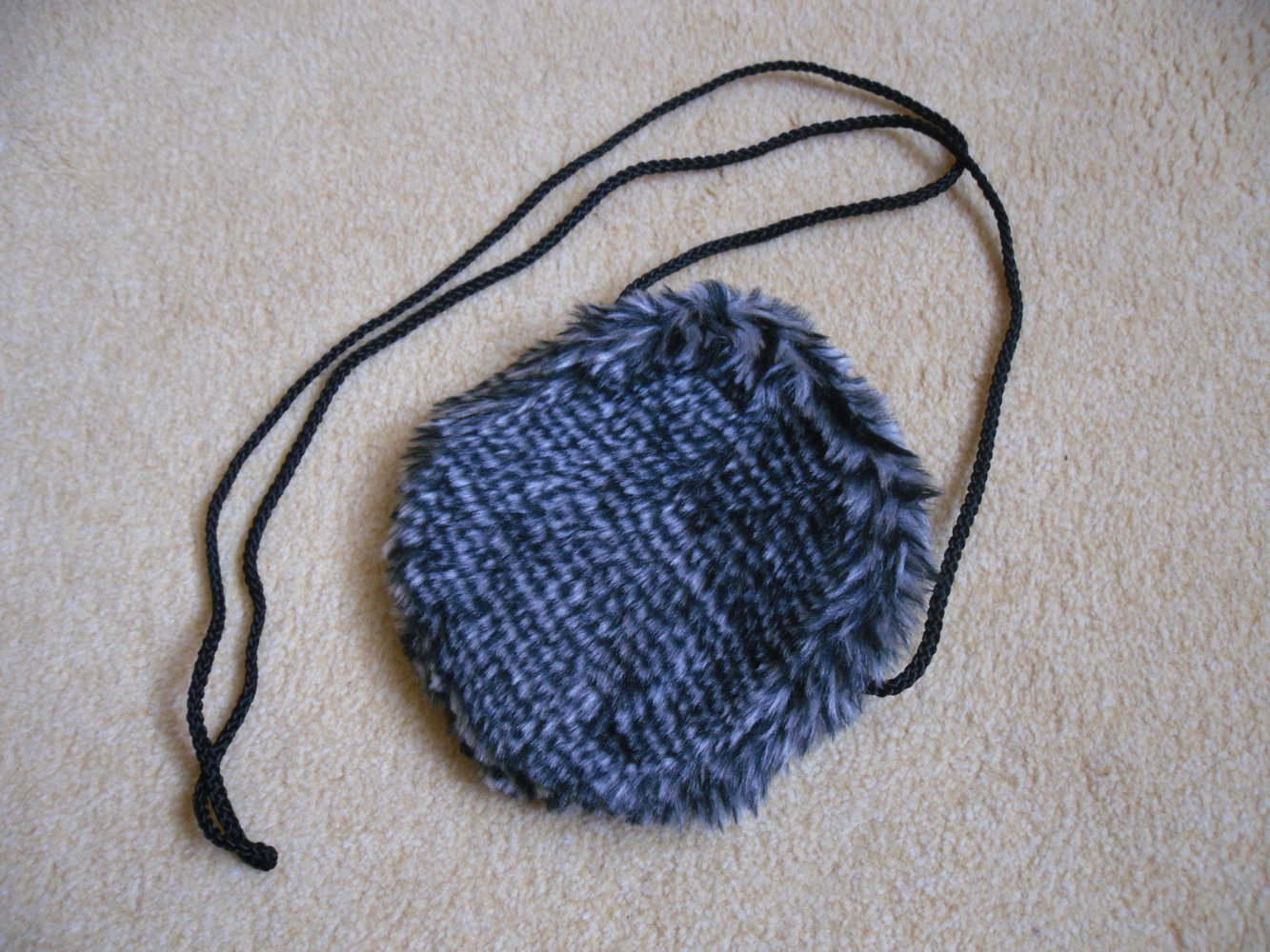 Kleines neues Täschchen aus Kunstfel