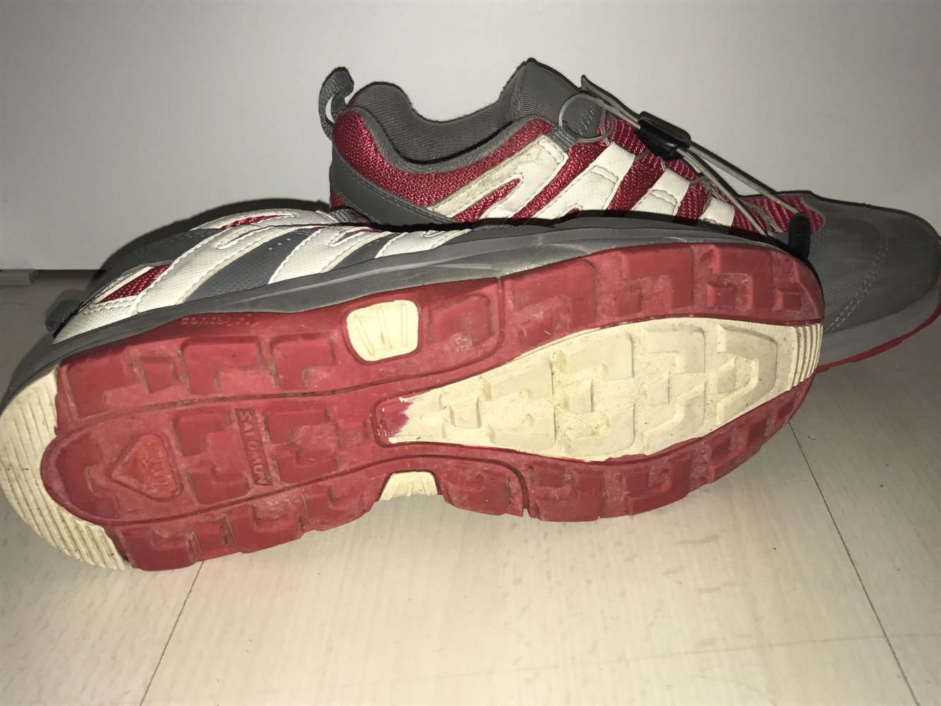 verkaufe Salomon Schuhe in grau weiß rot