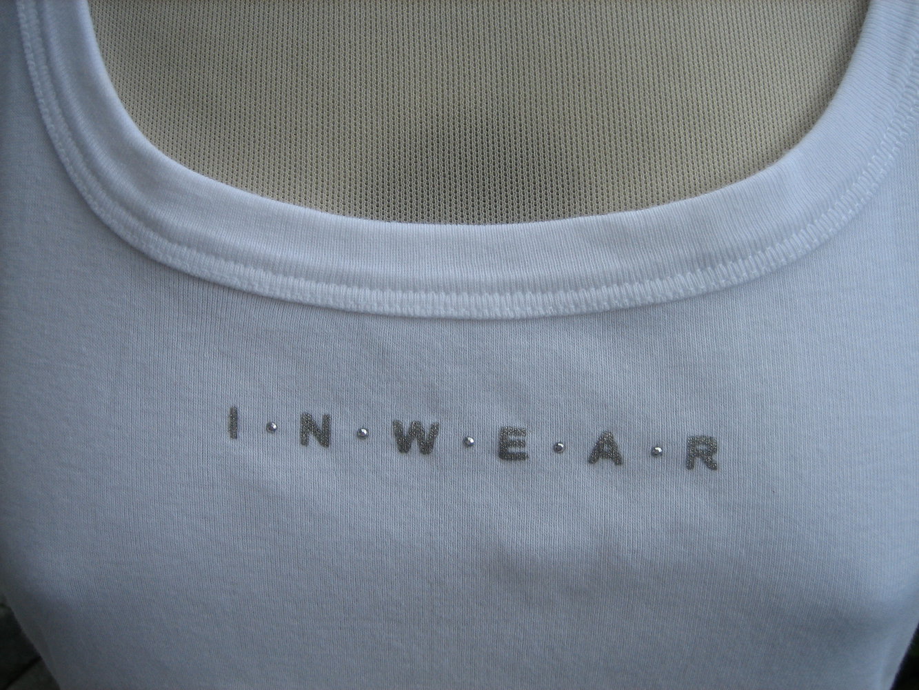 Edles, weißes Shirt G. 40/42, feine Baumwolle - unentbehrliches Basic-Teil!