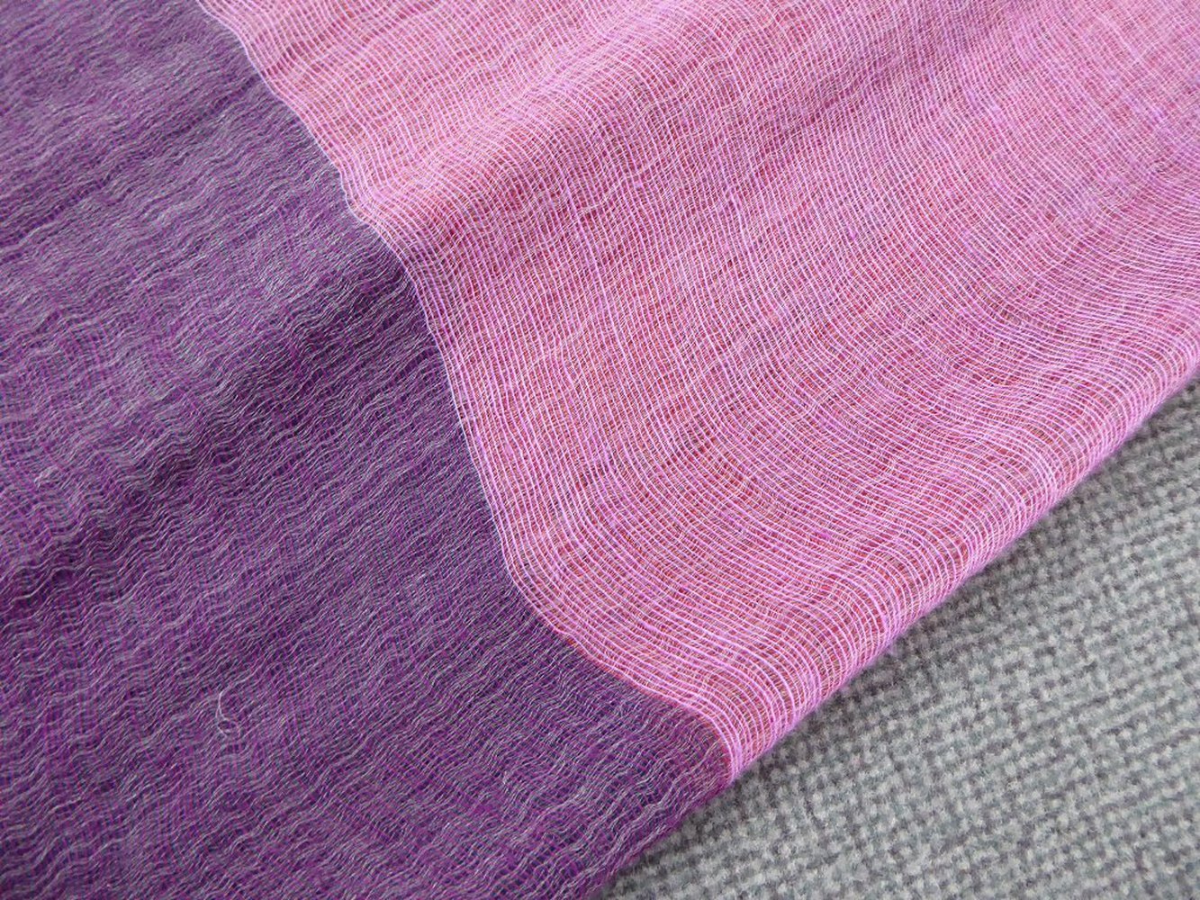 Lila-pinkes Tuch mit Fransen