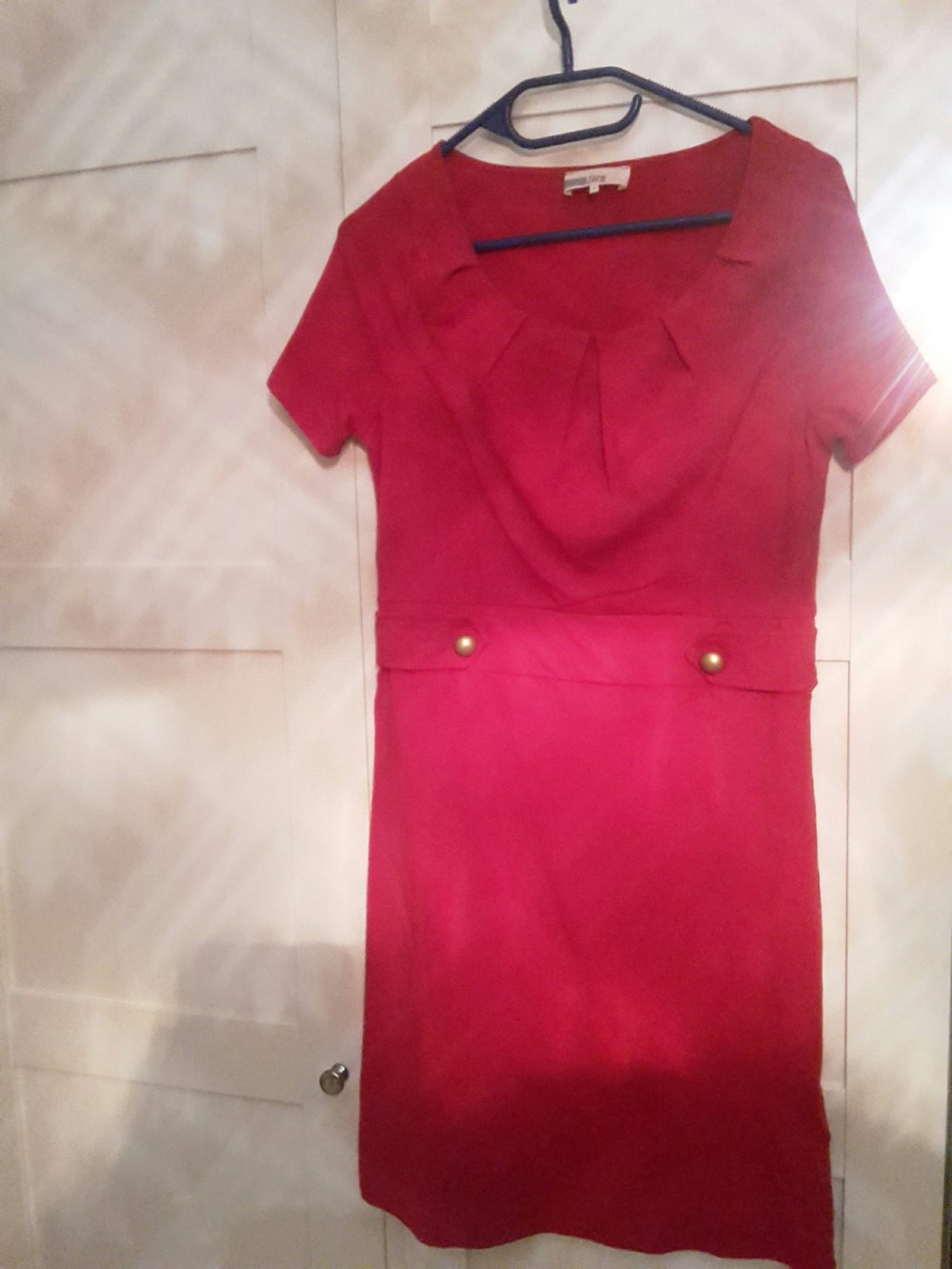 rotes Kleid