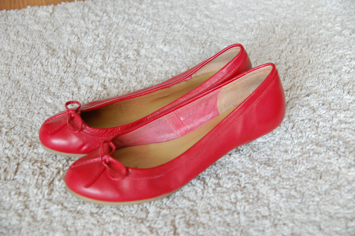 Schöner Ballerina in rot