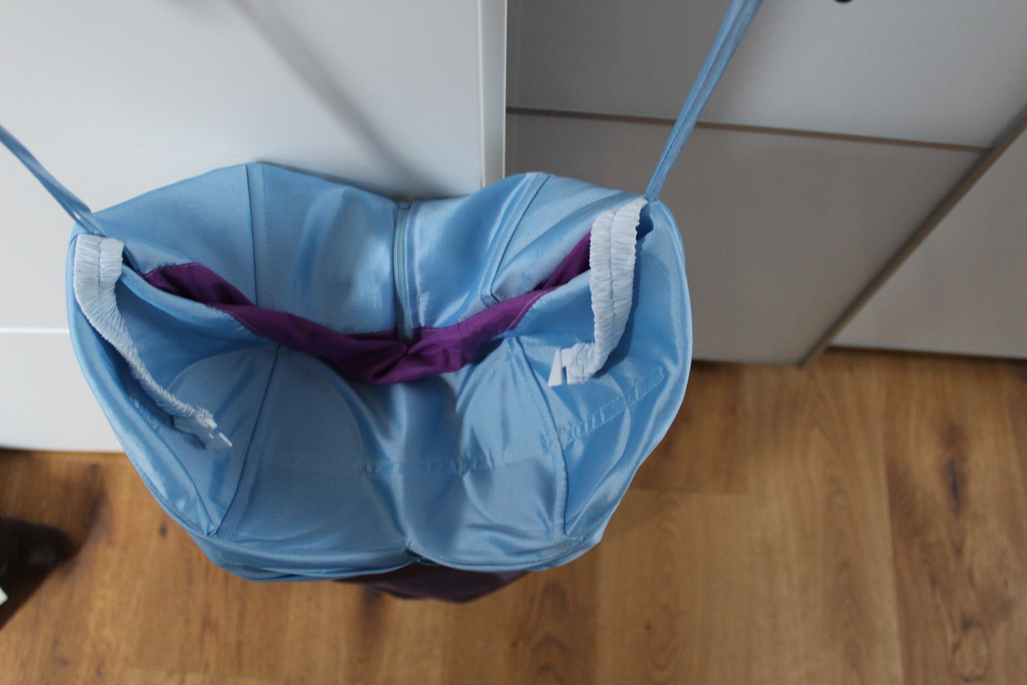 wunderschönes trägerloses Abendkleid