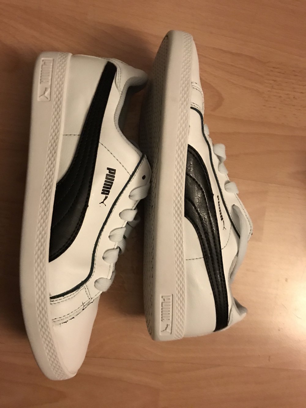 Puma Schuhe Damen in Weiß / Schwarz