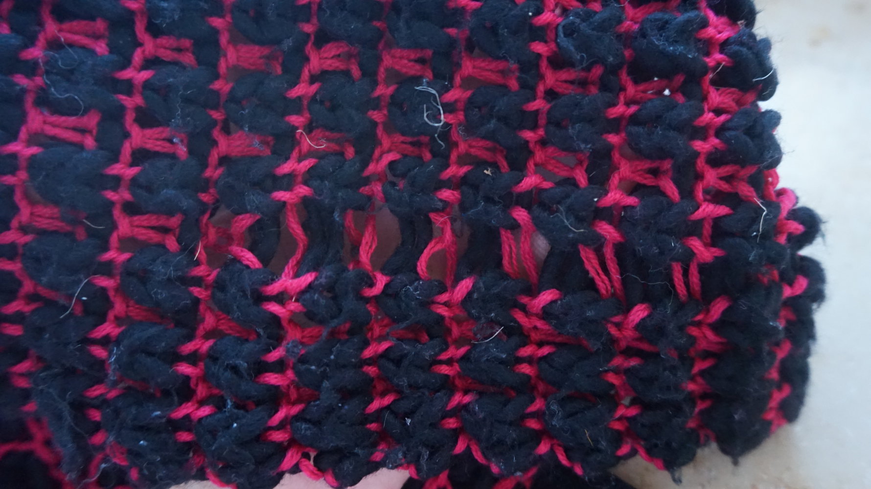 pink/schwarzer LOOP WARM, Strick