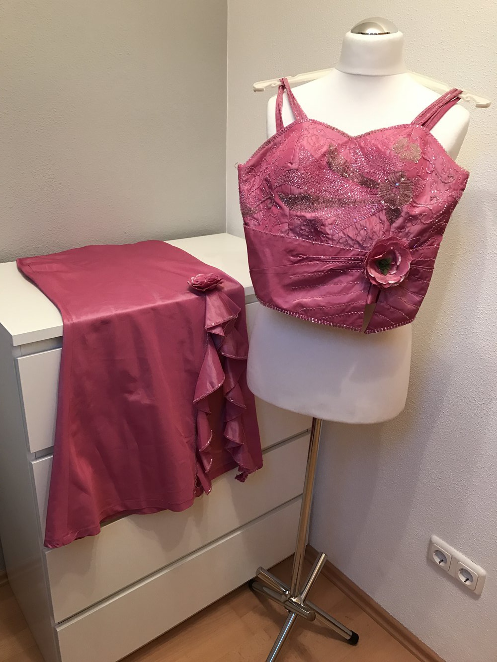 *Schönes auffälliges rosafarbiges 2-teiliges Abendkleid  Gr.36*