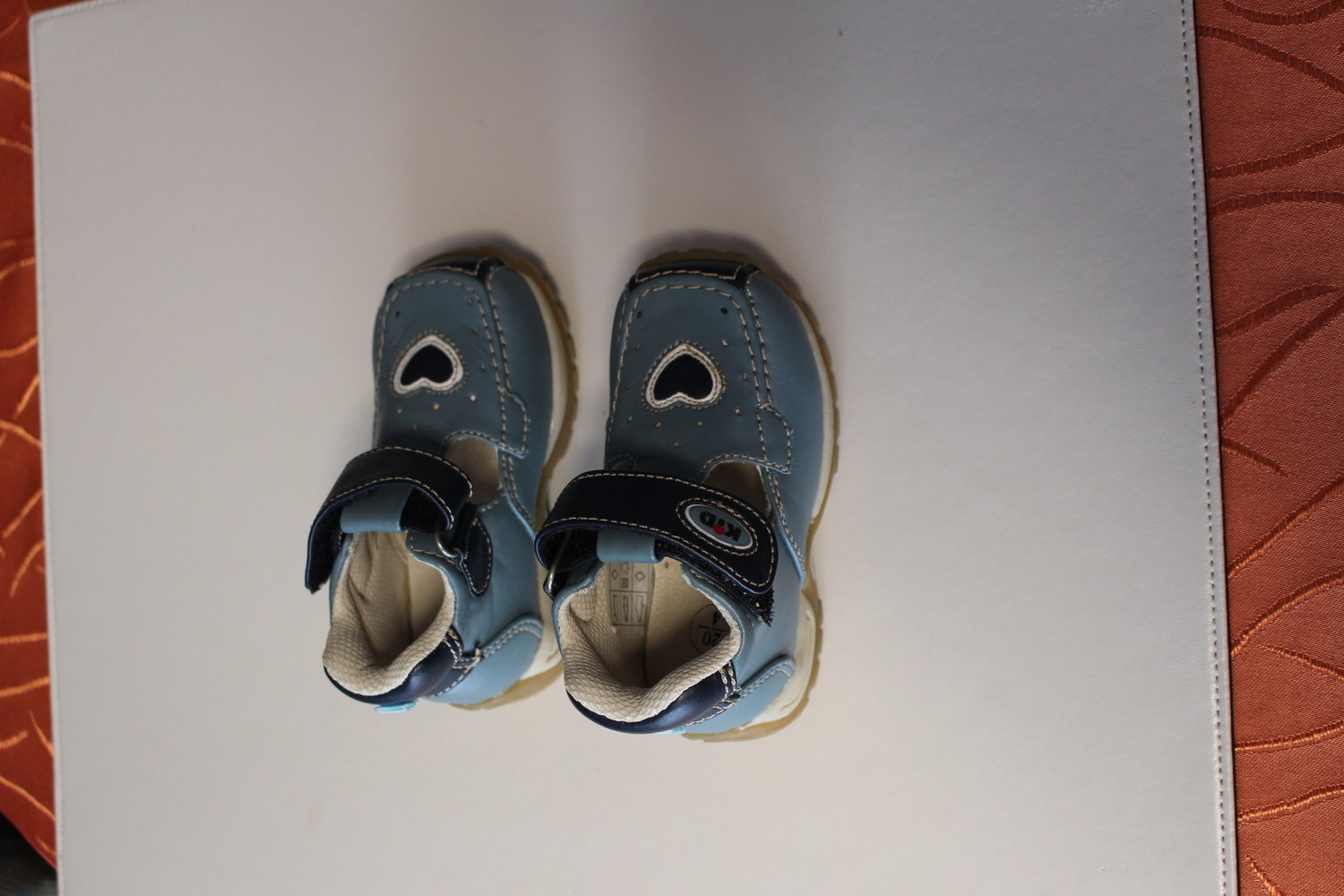 127. Neue Sommerschuhe von RUN, blau, Gr. 20