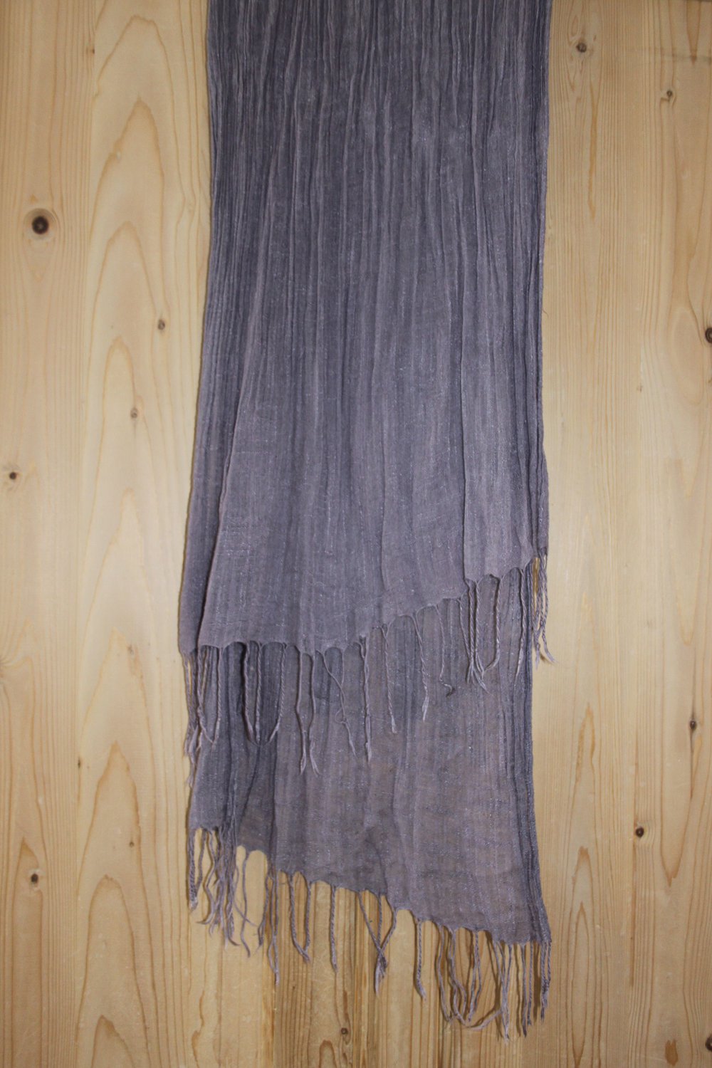 Anthrazitfarbenes Tuch mit Fransen