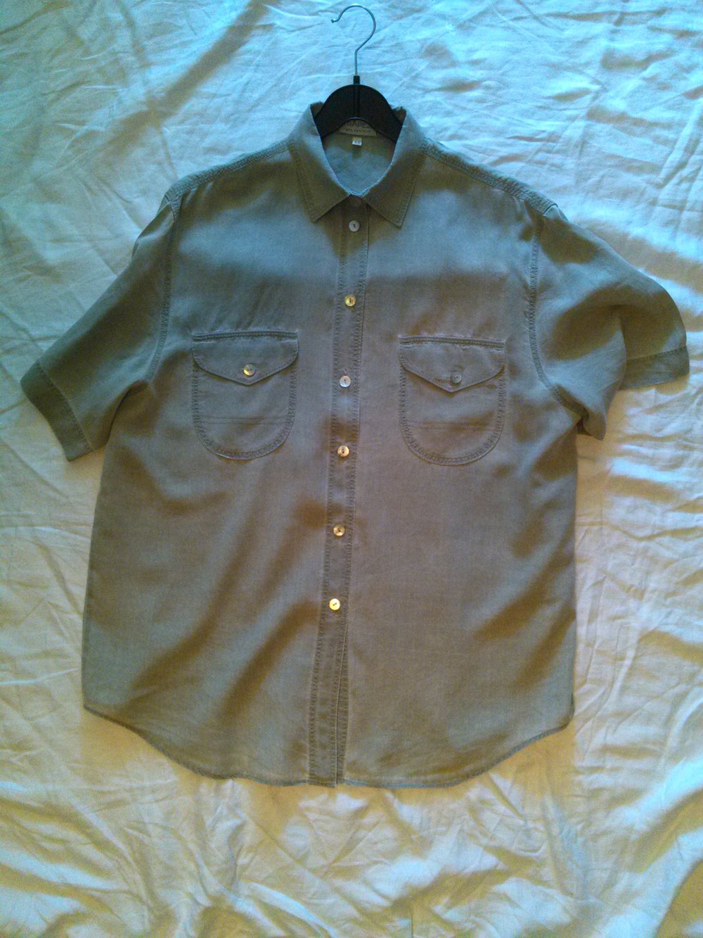 Schöne sportliche Hemdbluse in hellem olivgrün von Trapez Ligne Sportive Gr. 44