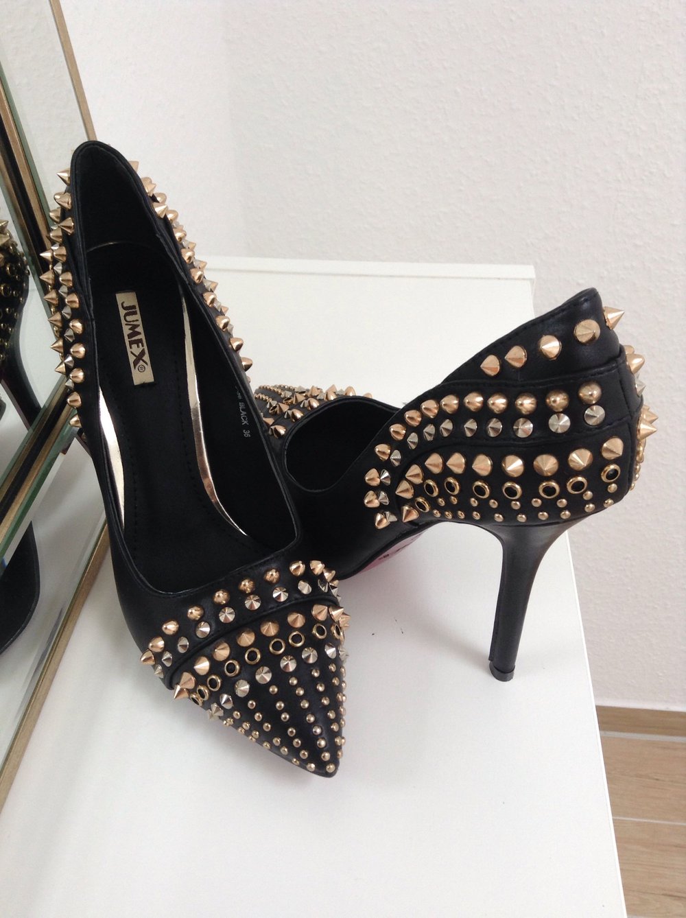 Schuhe, Pumps, Highheels, Nieten, schwarz, NEU!